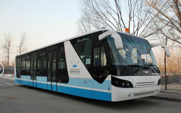 China 4 Stroke Diesel Engine Airport Transfer Bus 13895mm(±20mm)×3000mm×3178mm supplier