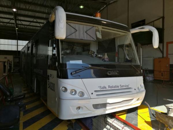 China Aluminum body airport transfer bus with cummins engine and thermo king air conditioner supplier