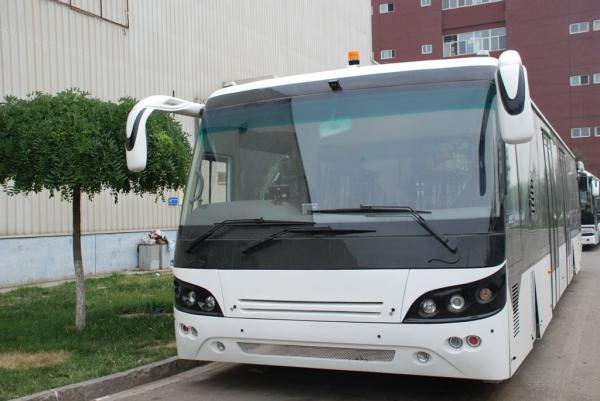 China Small Turning Radius Tarmac Coach Aero Bus With Diesel Engine supplier