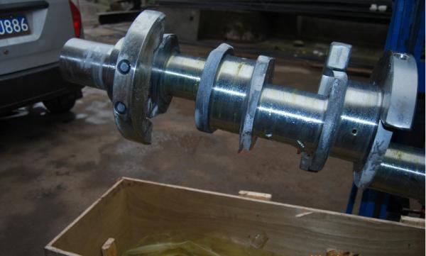China Motorcycle Engine Part Crankshaft For S6D140 Crankshaft & Bearing Bushes 6261-31-1200 supplier