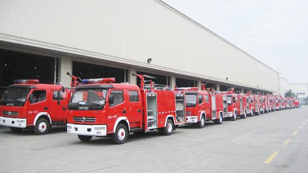 China 1000 Gallons Small Fire Engine with Double Row Cabin of 5 Firefighters supplier