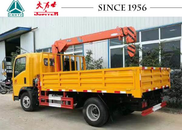 China EURO 3 Emission 4×2 SINOTRUK HOWO Cargo Truck With 4 Tonner Crane Machine supplier