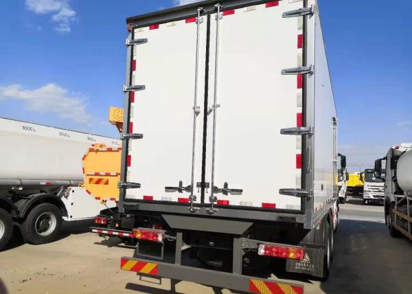 China Refrigerated 10 Wheels Euro Truck 2 Heavy Cargo For Meat And Foods Transport supplier