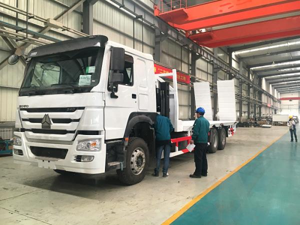 China SINOTRUK 6 X 4 Heavy Cargo Truck Landing Leg Lift System For Towing Semi Trailer supplier