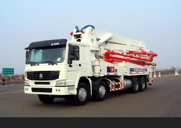 China SINOTRUK HOWO 8×4 Chassis 42M Concrete Pump Truck With 371HP supplier