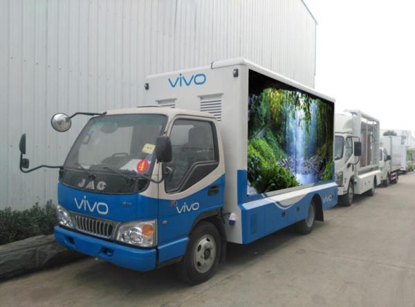 China JAC P4 Digital Mobile Advertising Truck , Colorful Led Screen Truck For VIVO Phone Promotion supplier