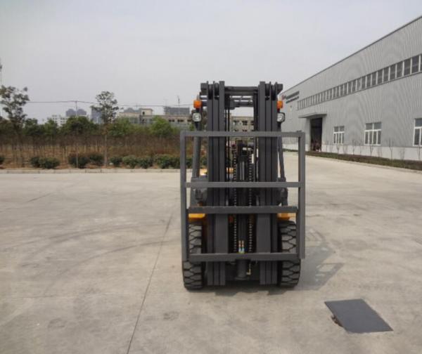 China Japanese Engine Diesel Forklifts Road Construction Machinery With Automatic Transmission supplier