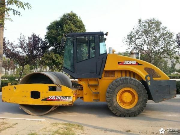 China Single Drum Vibratory Second Hand Road Roller , XCMG Pneumatic Roller Compactor supplier