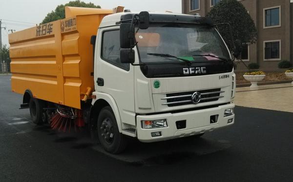 China China high quality 3.5 ton Dongfeng brand 4×2 road sweeper truck hot sale in Africa supplier
