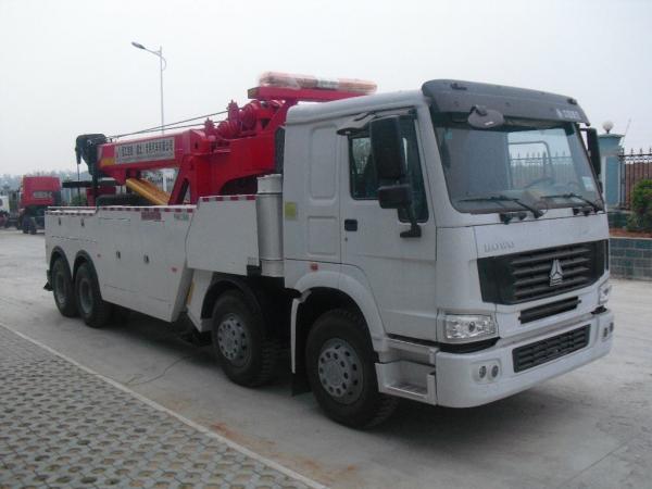 China Howo 8*4 50T Hydraulic winch: 15 tons*2 rotate for 360 degree heavy duty wrecker truck supplier