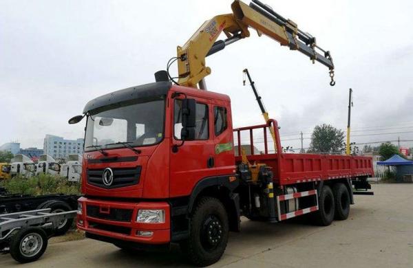 China 10 Ton Dongfeng XCMG Construction Machines Folding Arm Boom Truck Mounted Crane supplier