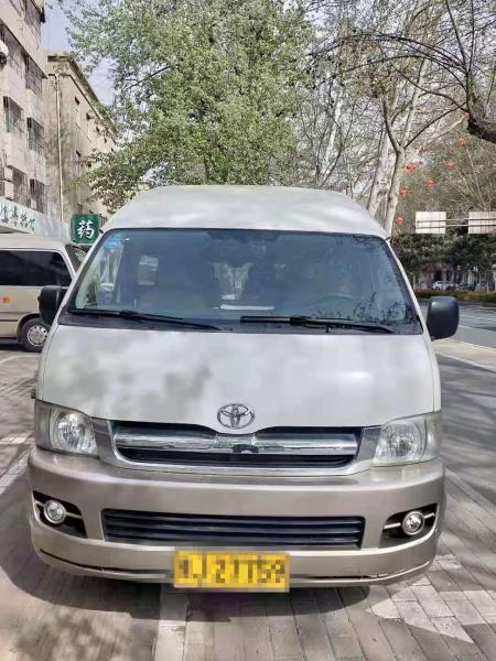 China 2007 Year 13 Seats Gasoline Toyota Hiace Used Mini Bus With Luxury Seat Automatic Transmission High Roof supplier