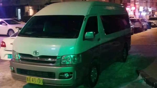 China 2014 Year 13 Seats Gasoline Toyota Hiace Used Mini Bus With High Roof Automatic Transmission supplier
