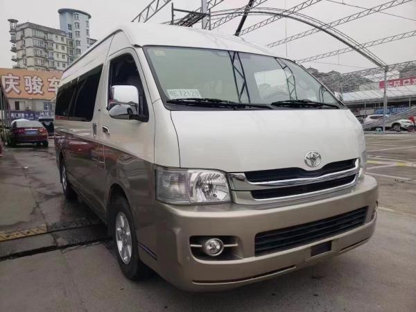 China 2018 Year 13 Seats Used Mini Bus With Front Engine Toyota Hiace Bus With High Roof supplier