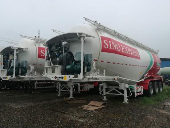 China 50M3 Second Hand Semi Trailers Cement Bulker 11800x2500x3990mm Dimension supplier