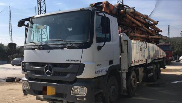 China 8×4 Drive Mode Used Concrete Pump Truck BENZ-ZOOMLION Brand With 52m Pump supplier