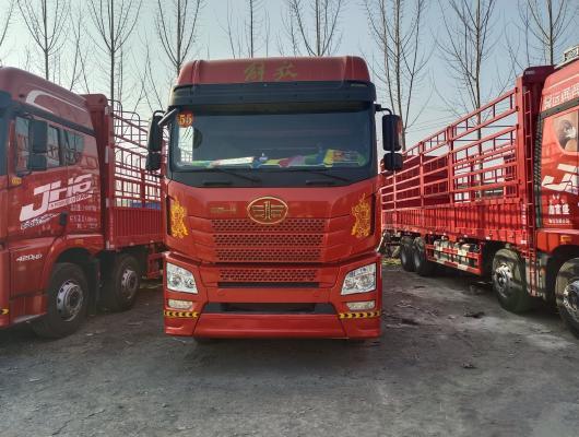 China FAW Used Box Cargo Trucks 8×4 Used Cargo Van Truck 18 ton used truck supplier
