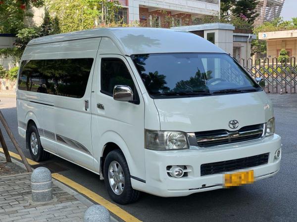 China High Roof 2005 Year 13 Seats Gasoline Used Toyota Hiace Used Mini Bus Automatic Transmission supplier