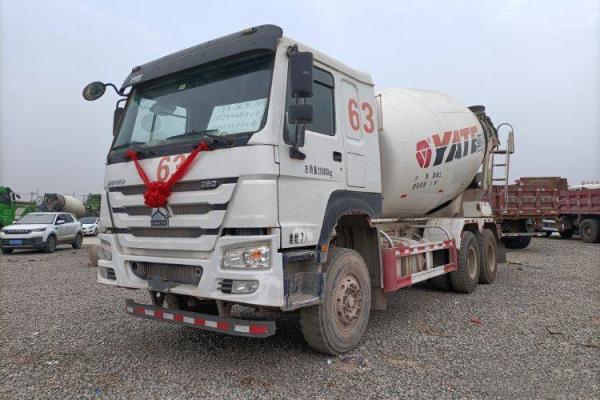 China Used Cheap Sinotruck China Mixer Truck 360 Horsepower 8X4 Concrete Truck ZZ1317N366HD1 supplier