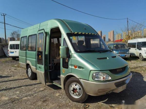China Used Mini Bus 17 Seats Brand IVECO 2.8T Diesel Engine Electric Gate Euro III supplier
