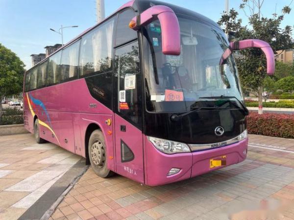 China Used Tour Bus Model XMQ6113 51 Seats Steel Chassis Yuchai Engine Euro IV 270kw supplier