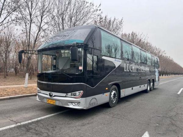 China Yutong Used Passenger Bus 56 Seats 2+2 Layout Mode Engine 294kW Power supplier