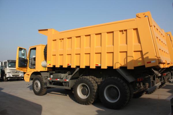 70 T Sinotruk Mining Dump Truck 6×4 30M3 10 Tires Tipper For Mine Work