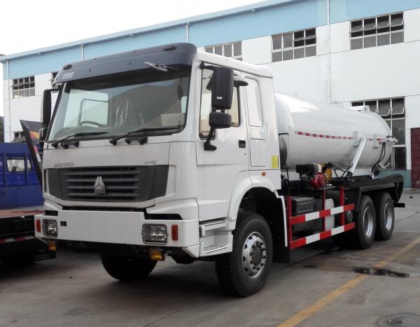 Full Drive Off Road Sewage Cleaning Truck , 6×6 HOWO Sewage Tanker Truck