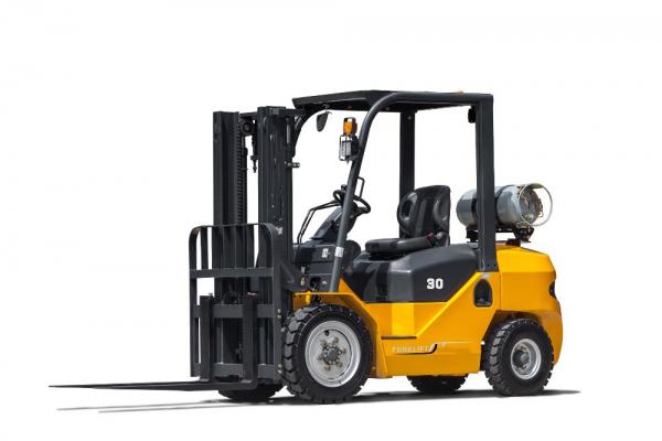 1.5 – 3.5ton Gas Powered Four Wheel Forklift , Heavy Equipment Forklift With Different Engine Option