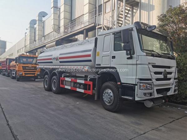 20m3 Fuel Tanker Truck Carbon Steel Q235 6×4 371hp Sinotruk Howo CCC