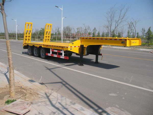 3 axles Low Bed Semi Trailer / Extendable Hydraulic Lowbed Semi Trailer Red Color