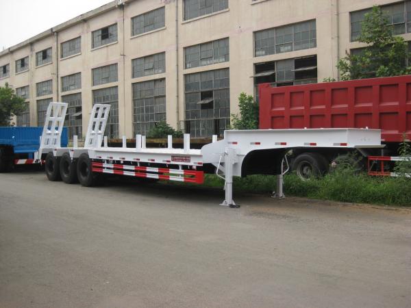 Durable 3 Axles Lowbed Semi Trailer LED Lamps For Bulk Cargo Customized
