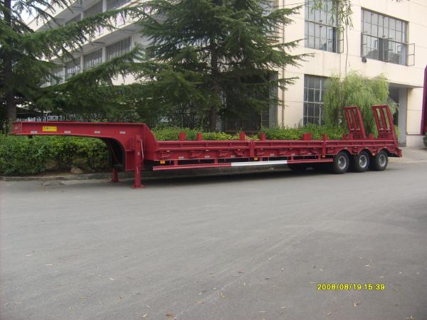 Heavy Duty 60 Tons Low Bed Truck Trailer , Platform Semi Trailer For Excavator Transportation