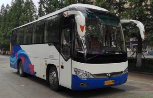 39 Seats 260HP Used Yutong Buses 100km / H Max Speed 2010 Year 8995 X 2480 X 3330mm