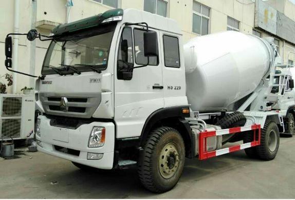 SINOTRUK Brand-New HOWO Concrete Mixer Light Truck For Freight Yards