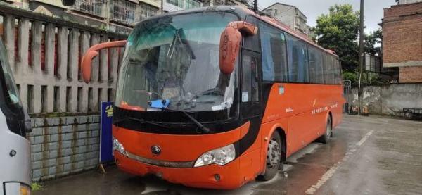 Used Yutong Tour Buses ZK6998 Used 39 Seats Diesel Yuchai Engine Coach Buses Used Intercity Luxury Buses in 2014 Year