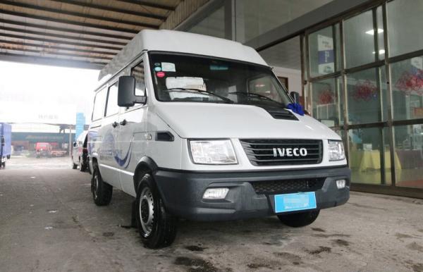 White Iveco Brand Used And New Minibus 6 Seats 129 Hp Diesel 2013-2018 Year